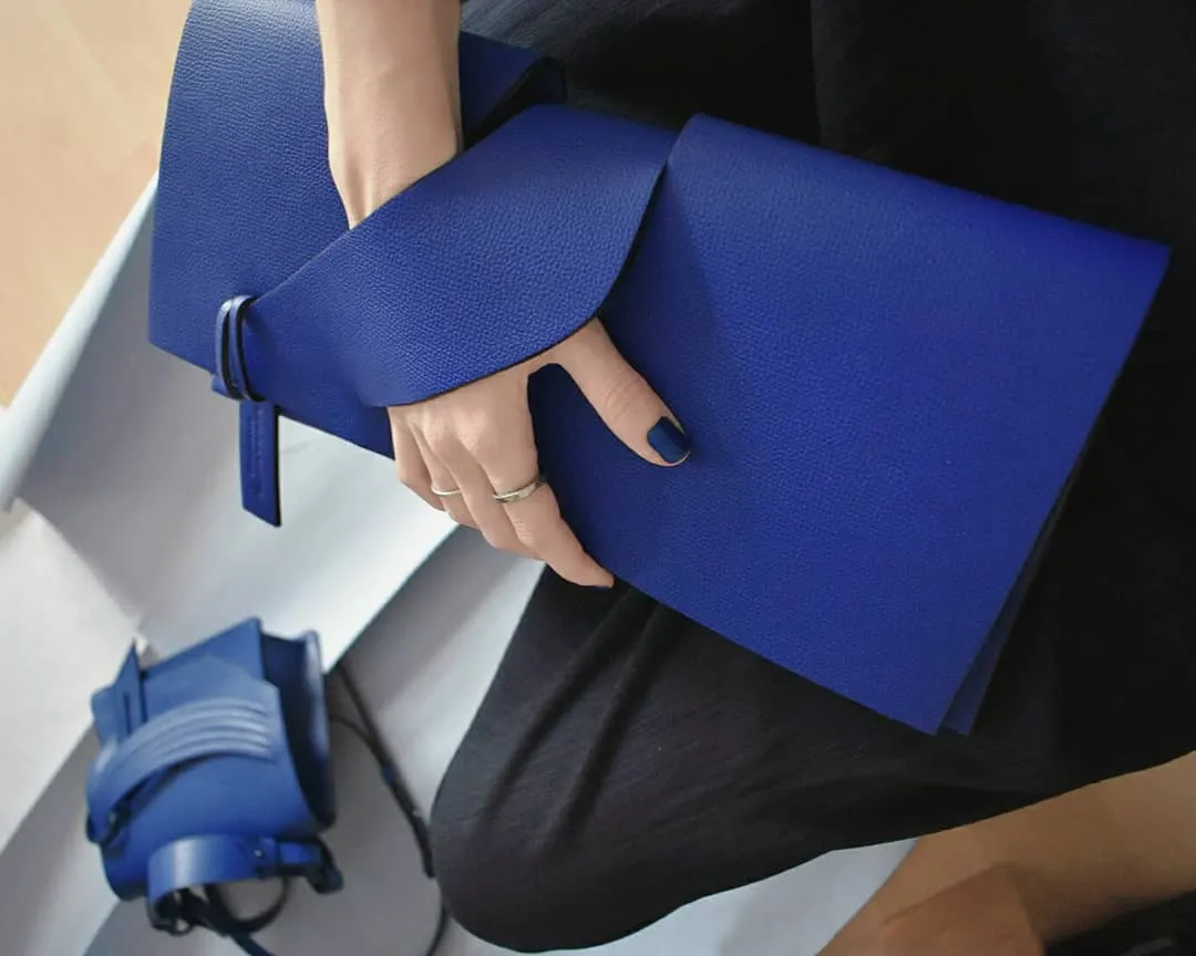 Triangular Slashed Clutch Borítéktáska - Size   Colour Options